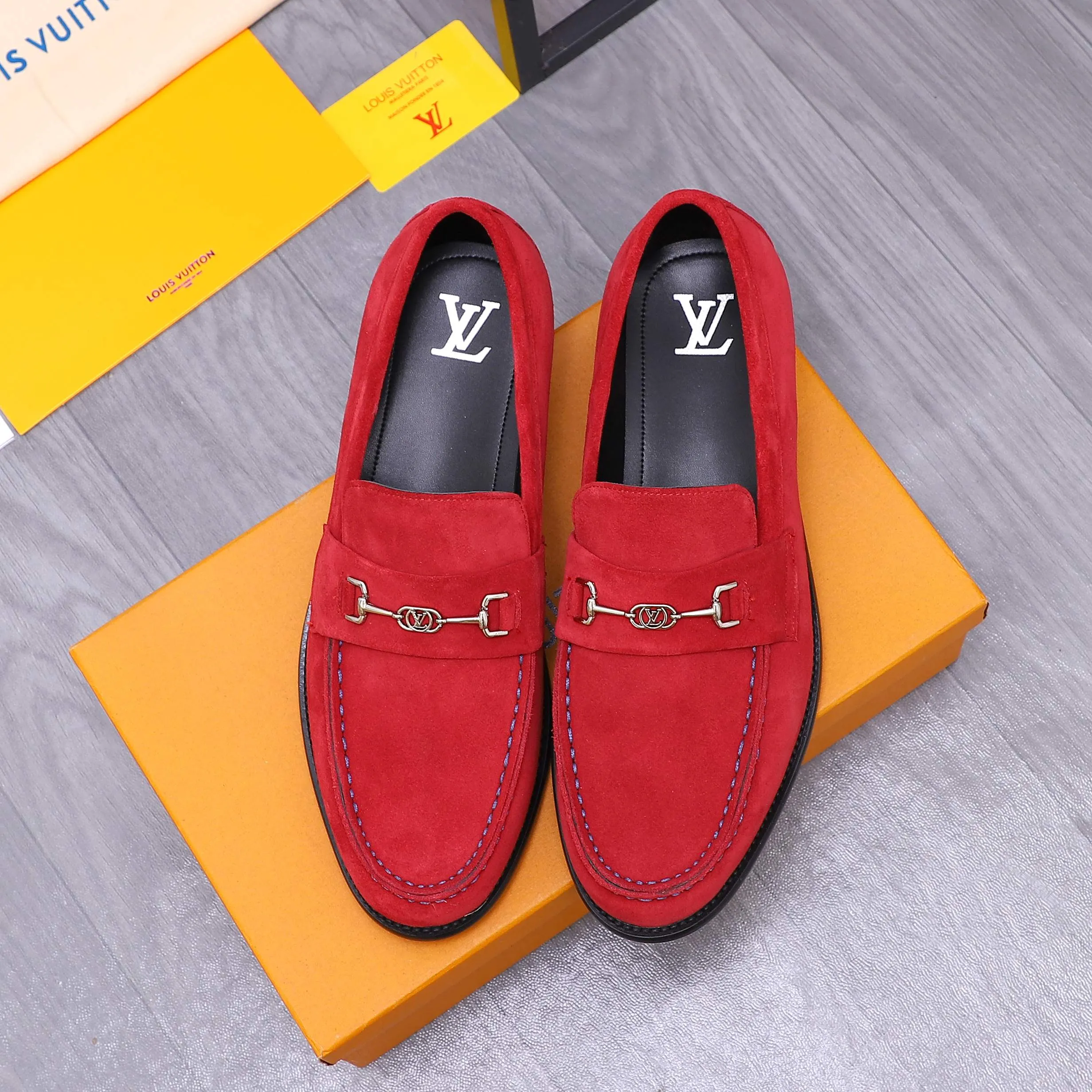 Men's shoes 💰660 Product trademark: LV [Louis Vuitton] business casual slip-on leather shoes, regular size. Size: 39-44 (38.45 custom-made, non-refundable) Product materials: Selected frosted cowhide upper, cowhide lining, original outsole